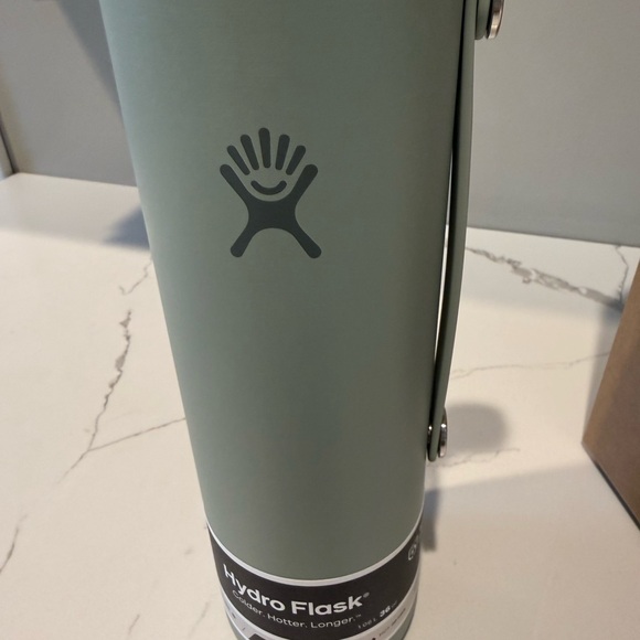 Hydro Flask Insulated Thermos Bottle with cup - Picture 4 of 8